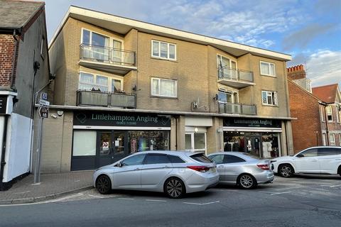 Property to rent - Pier Road, Littlehampton BN17