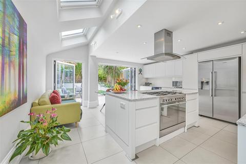 undefined, Chelverton Road, London