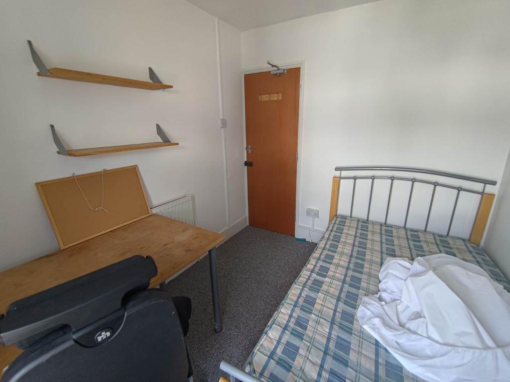 First floor rear bed