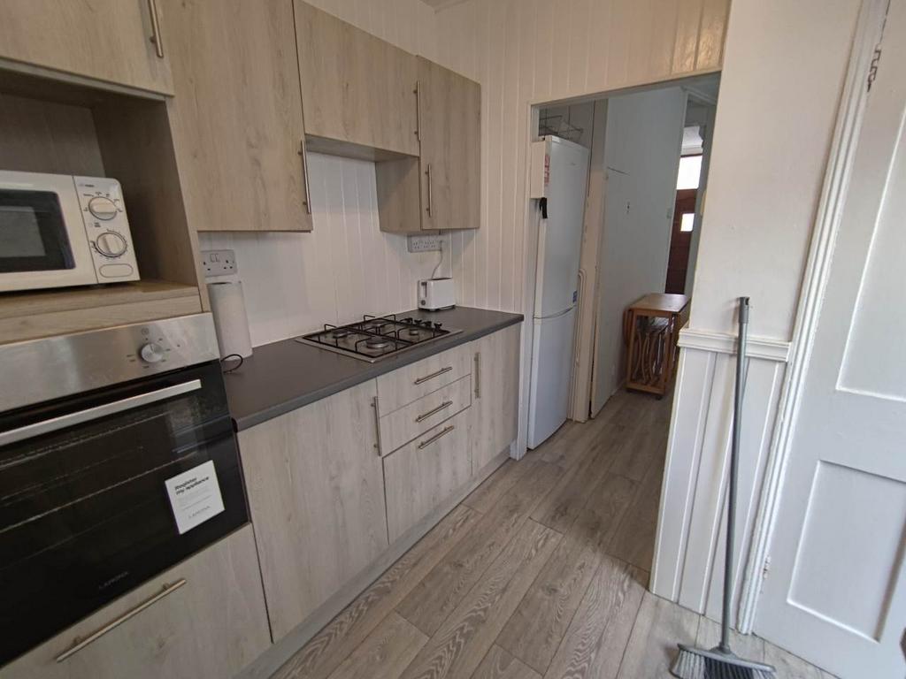 Kitchen (2)