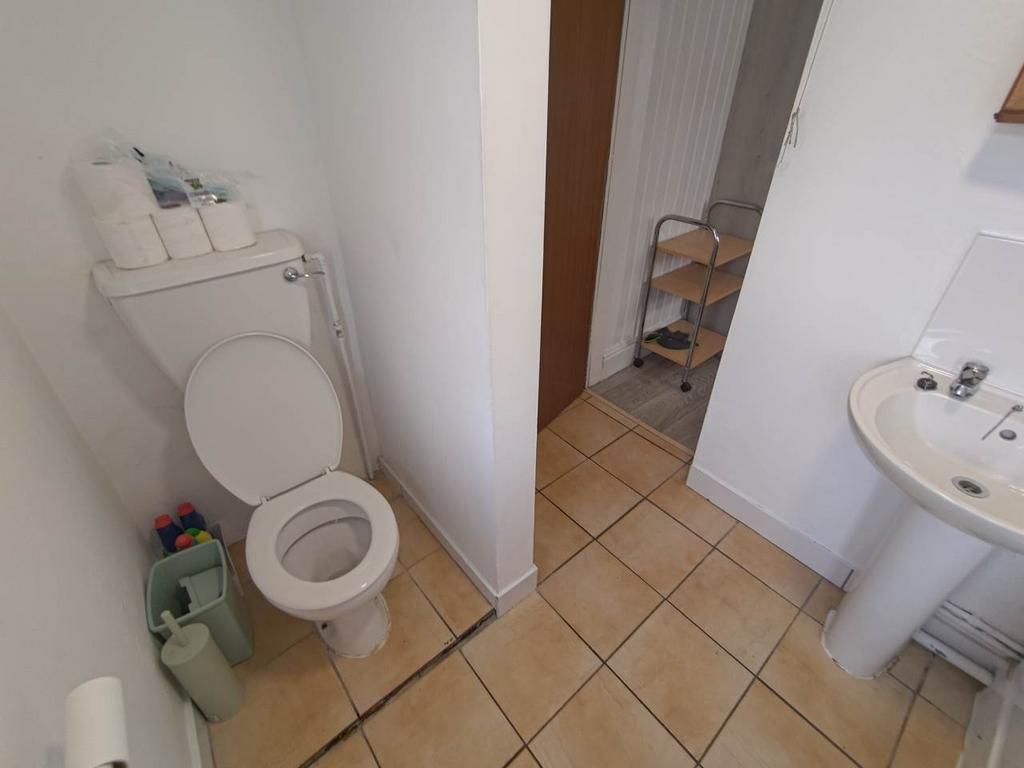 Bathroom (2)