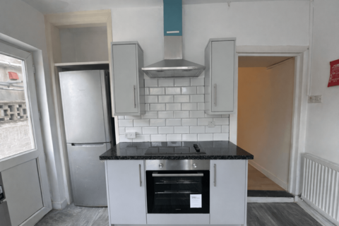 5 bedroom end of terrace house to rent, Tewkesbury Street