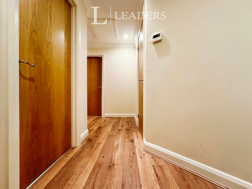 Bfc983fd-Hallway