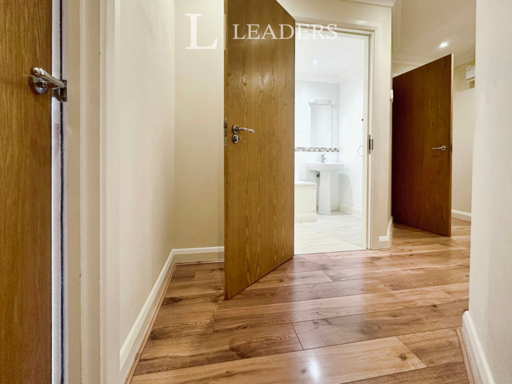 C5e315d5-Hallway 202