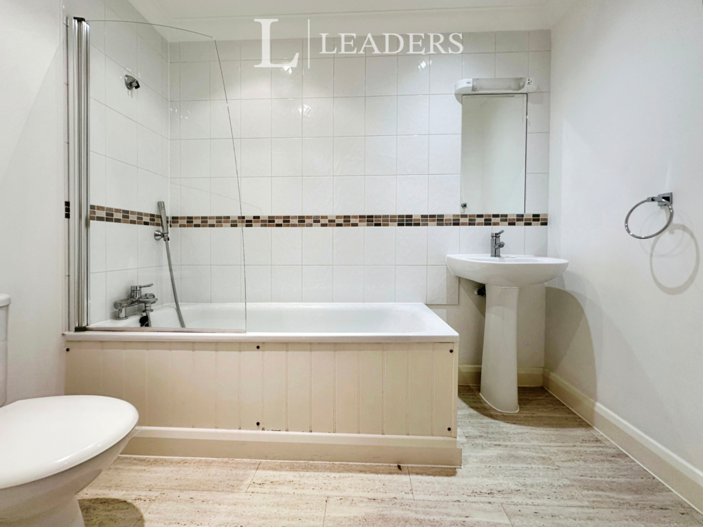 E4f37fd6-Bathroom