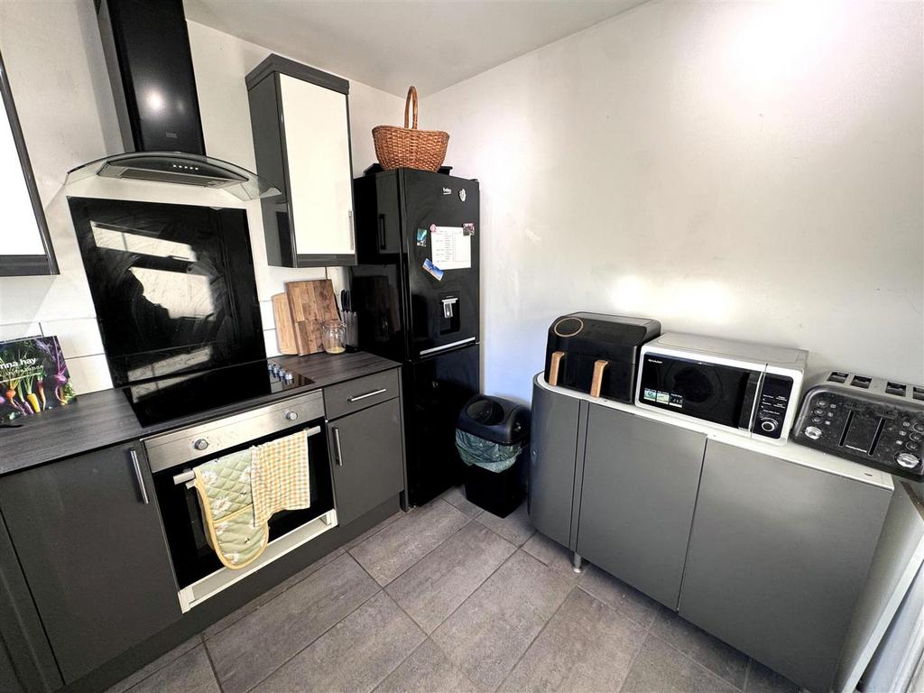 Cinque foil kitchen 2.JPG