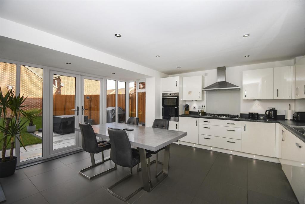 Living dining kitchen