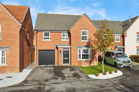 4 bedroom detached house for sale, Samuelson Croft, Hessle