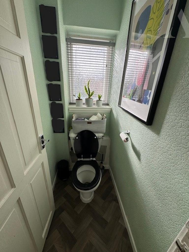 84 Dreghorn Road wc.jpeg