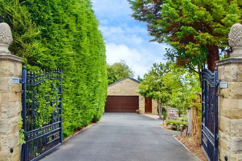 6 bedroom detached house for sale, High Meadows, Thornhill WF12