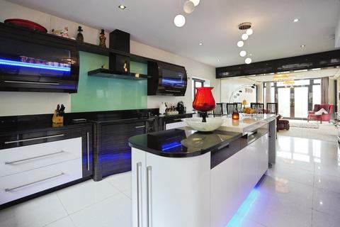 6 bedroom detached house for sale, High Meadows, Thornhill WF12