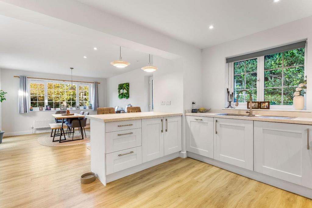 Kitchen (2).jpg