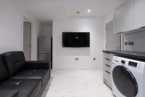 undefined, at Liverpool, Flat C, 18, St Albans Road SA2
