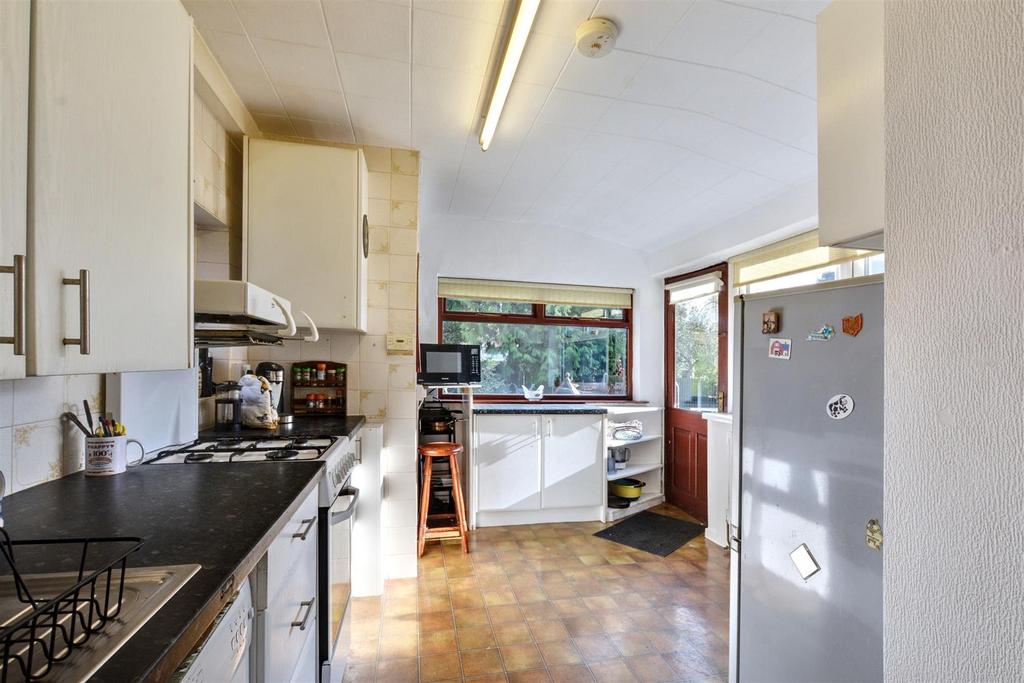 Kitchen 2.jpeg