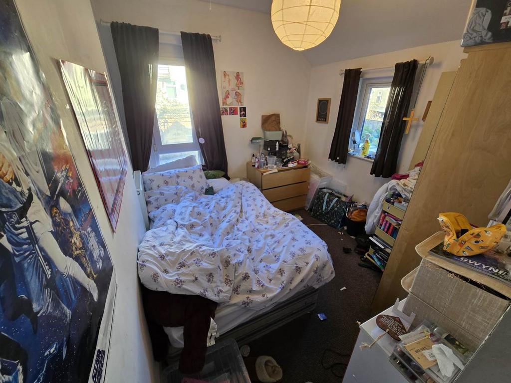 First floor rear bed