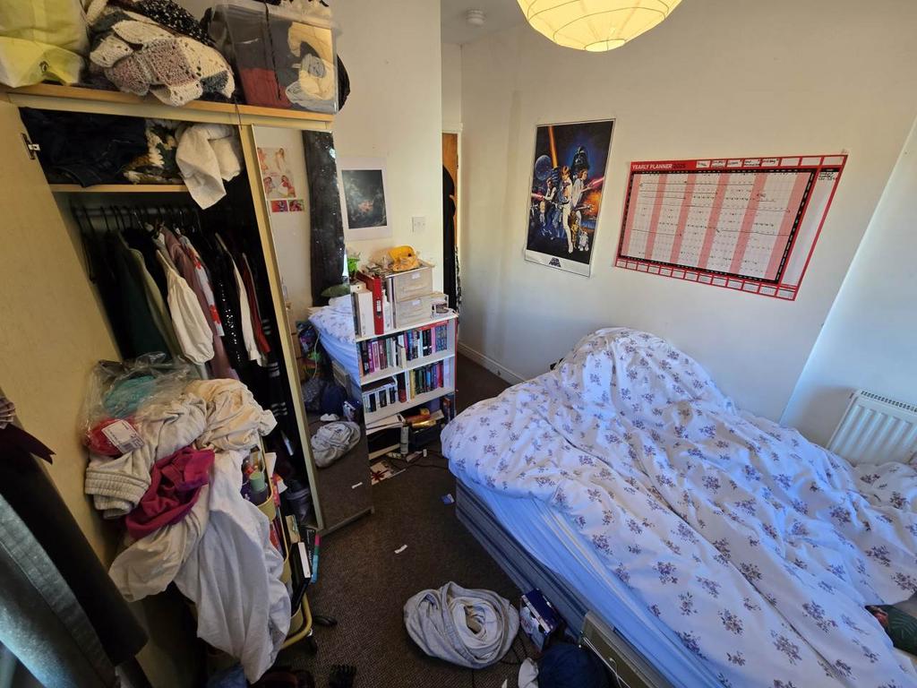 First floor rear bed