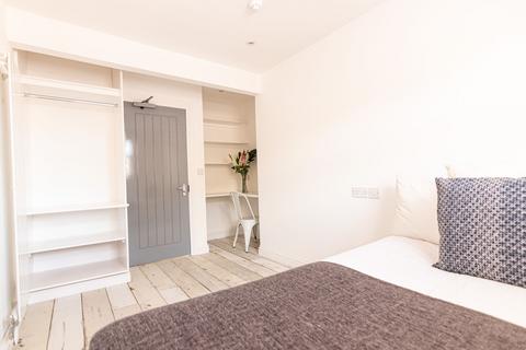 6 bedroom house to rent, Thornycroft Road, Liverpool L15