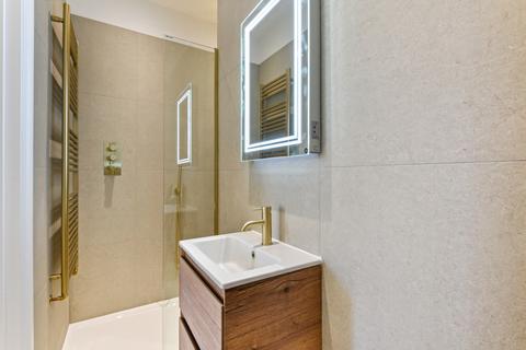 undefined, Kings Road, Richmond, TW10