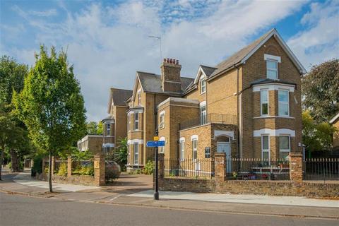 undefined, Kew Gardens Road, Kew TW9