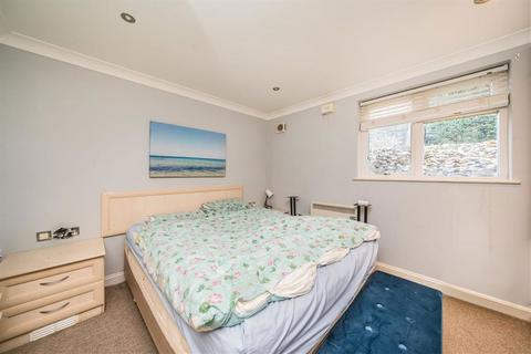 undefined, Kew Gardens Road, Kew TW9