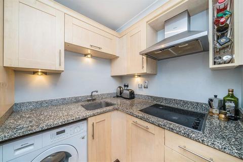 undefined, Kew Gardens Road, Kew TW9