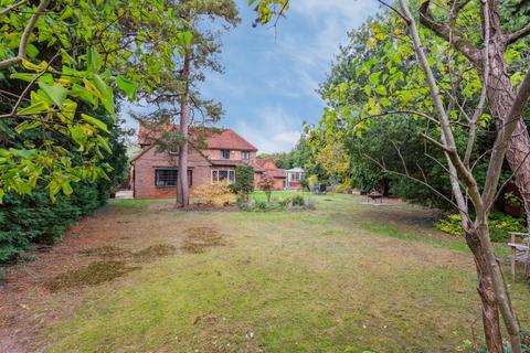 undefined, Copthall Corner, Chalfont St. Peter, Gerrards Cross, Buckinghamshire, SL9