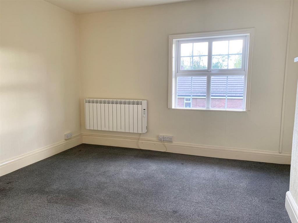 ADVERT 36 Lichfield Double Bedroom.jpg