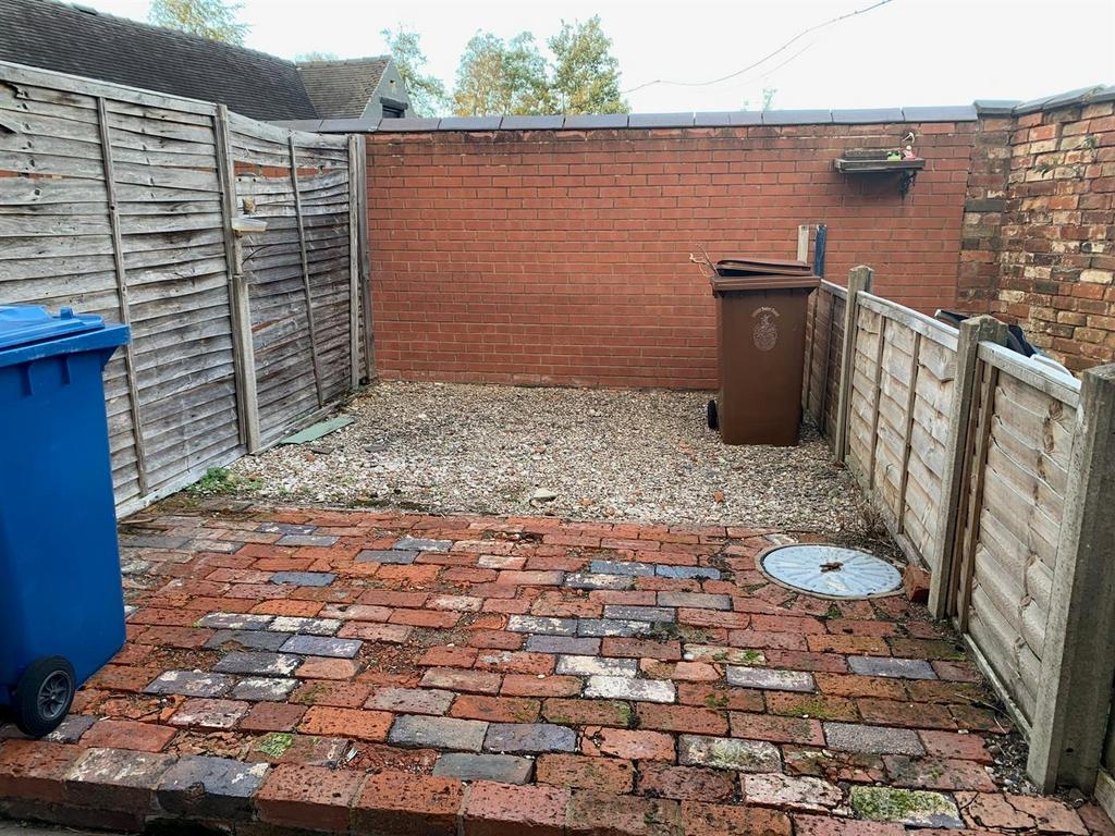 ADVERT 36 Lichfield Courtyard Rear.jpg
