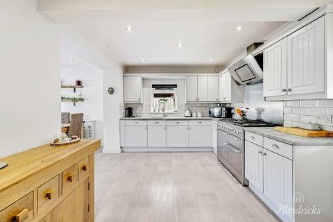 4 bedroom detached house for sale, Marcus Avenue, Southend-on-sea, SS1 3