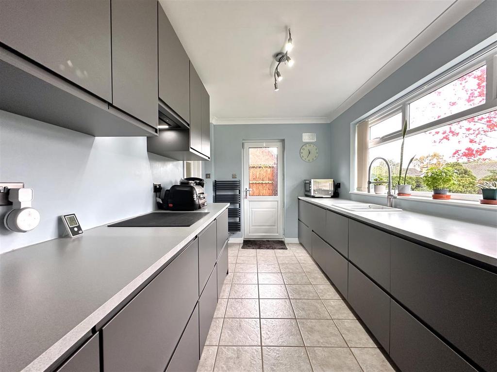 Contemporary Kitchen 988