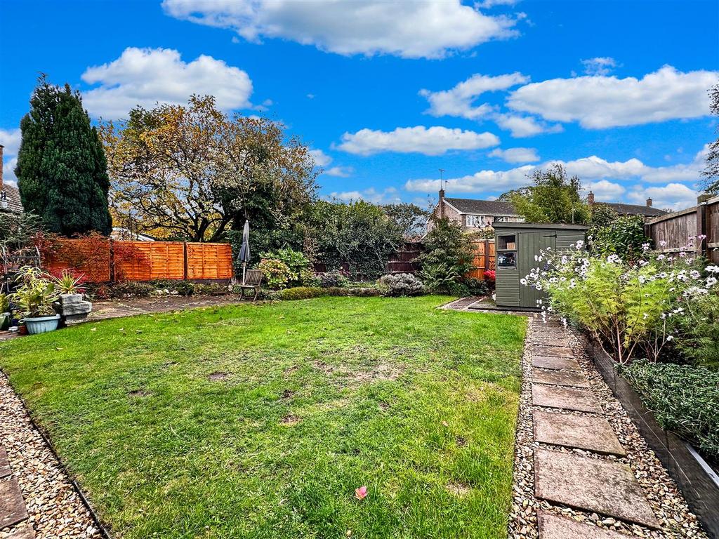 Private Enclosed Garden 023