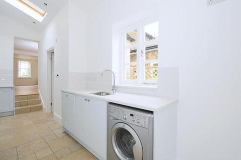 undefined, Avenue Cottages,  High Street,  NW7