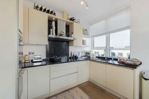 2 bedroom flat to rent, The Quadrangle, London SW10