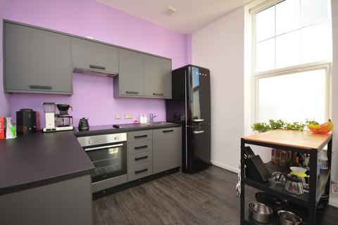 2 bedroom flat to rent, Endcliffe Apartments,First Ave,Cliftonville,CT92PY