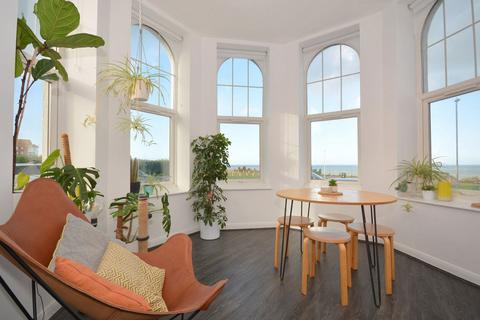 2 bedroom flat to rent, Endcliffe Apartments,First Ave,Cliftonville,CT92PY