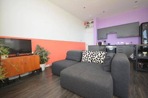 2 bedroom flat to rent, Endcliffe Apartments,First Ave,Cliftonville,CT92PY