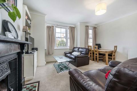 3 bedroom flat for sale, Halford Road, London SW6