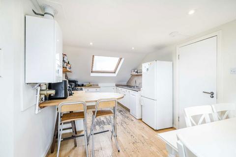 3 bedroom flat for sale, Halford Road, London SW6