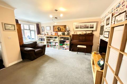 7 Darwin Close, Market Drayton, TF9 3UT