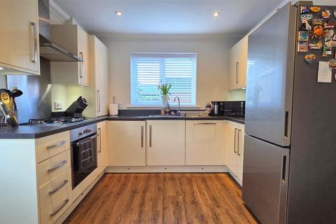 undefined, Kings Drive, Bradwell
