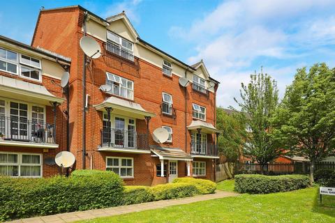 Shaftesbury Gardens, Park Royal