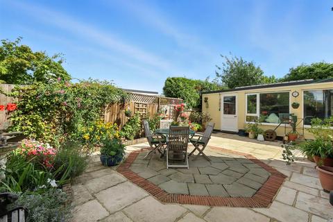 undefined, Moat Close, Doddinghurst