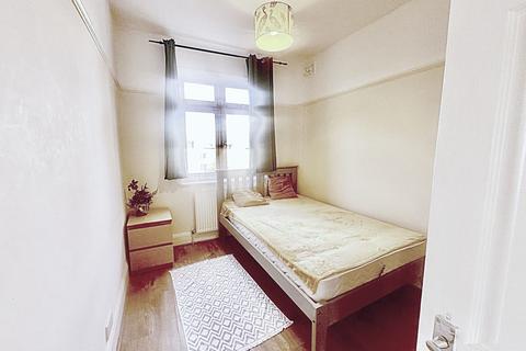1 bedroom in a house share to rent, Haringey , London N11