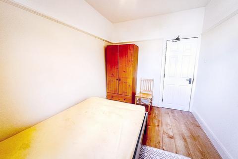 1 bedroom in a house share to rent, Haringey , London N11