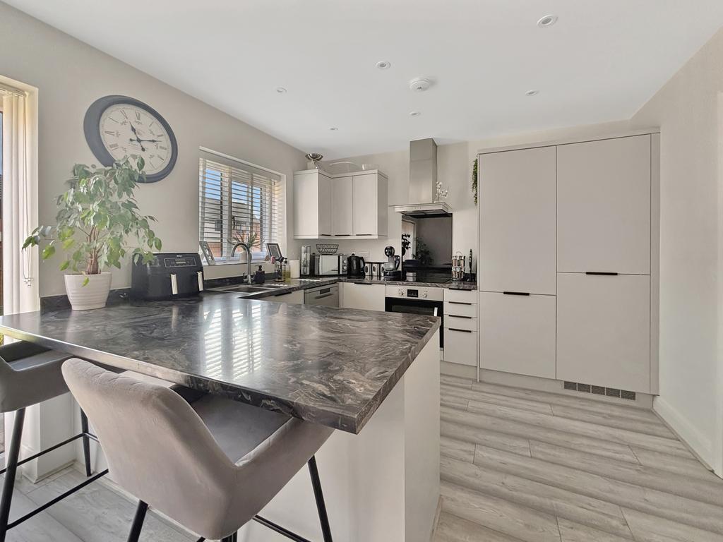 Kitchen/ Dining Room