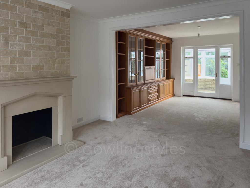Lounge/dining room.