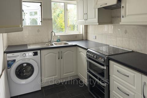 3 bedroom semi-detached house to rent, Hampton Court Avenue, East Molesey KT8
