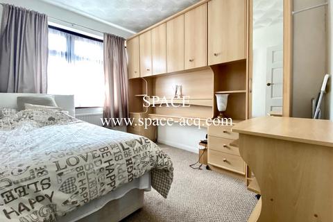 1 bedroom in a house share to rent, Winchmore Hill Road, London N21