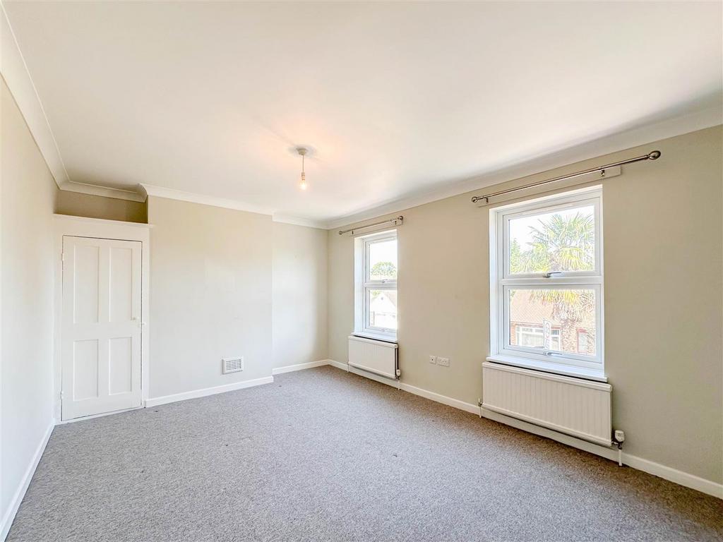 Bedroom 1.jpg