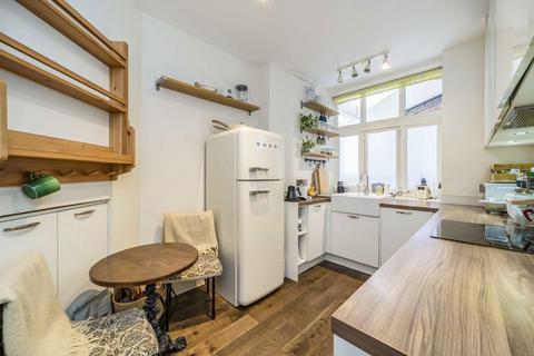 2 bedroom flat to rent, Grove End Road, London NW8